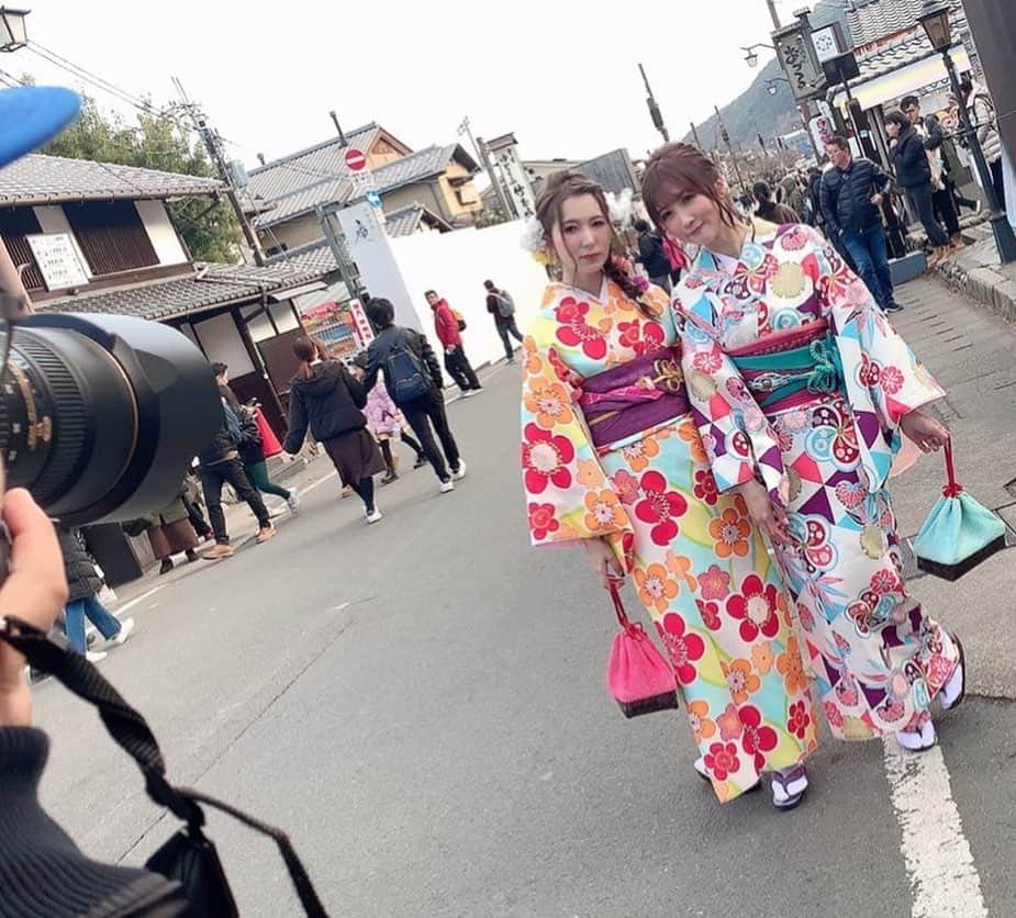 大槻ひびきさんのインスタグラム写真 - (大槻ひびきInstagram)「今京都で ひびはた写真集の撮影をしてます🎀 可愛い着物着たり 人力車に乗りました🌸 #japan #kyoto #京都 #着物 #kimono #写真集 #クラウドファンディング #人力車 #日本」1月25日 2時13分 - yanhibi0221