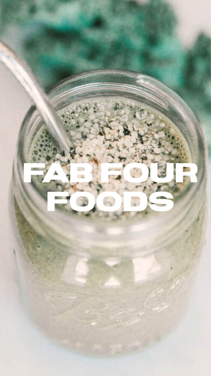 Marianna Hewittのインスタグラム：「@bewellbykelly has been my nutritionist and go to food expert for many years now. She is a holistic nutritionist, celebrity health coach and also a best selling author. Kelly has taught me so much about how to think about food by remembering the Fab Four; protein, fat, fiber and greens. I asked her a *bunch* of your questions and she showed a few of her famous smoothie recipes. So plug in your phone, get out a notebook and enjoy this informative video! You can pick up @bewellbykelly books on Amazon」