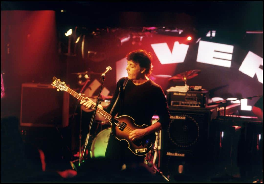 ポール・マッカートニーさんのインスタグラム写真 - (ポール・マッカートニーInstagram)「#OnThisDay in history Paul played @cavernliverpool for the first time with The Quarrymen. #PaulMcCartney #TheCavernClub #Liverpool #FlashbackFriday #FBF #1999」1月25日 2時31分 - paulmccartney