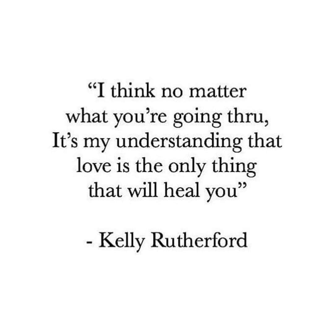 ケリー・ラザフォードさんのインスタグラム写真 - (ケリー・ラザフォードInstagram)「The energy of love. 🕊♥️🕊」1月25日 2時38分 - kellyrutherford