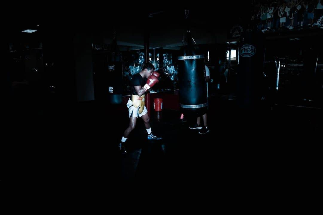 ローマン・ゴンサレスさんのインスタグラム写真 - (ローマン・ゴンサレスInstagram)「What you do in the dark puts you in the light. #chocolatito #teiken #matchroomboxing #goals #sacrifice #godslove #blessings #imready #2020 📸 @santosliz_」1月25日 2時43分 - chocolatito87