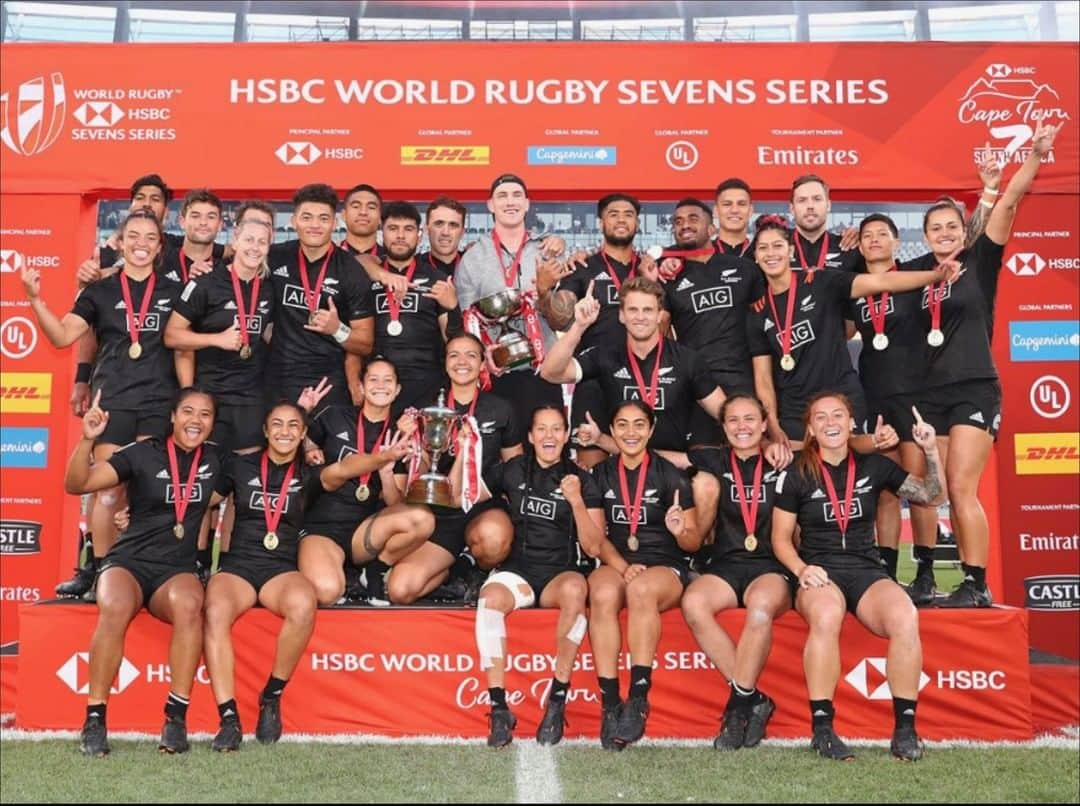 ダニエル・カーターさんのインスタグラム写真 - (ダニエル・カーターInstagram)「Good luck to the Women’s and Men’s All Blacks 7s teams on their first matches of 2020, can’t wait to see both teams rip it up in the World Rugby Sevens Series 💪🏻 @blackferns @nzsevens @allblacks7s」1月25日 3時00分 - dancarter_