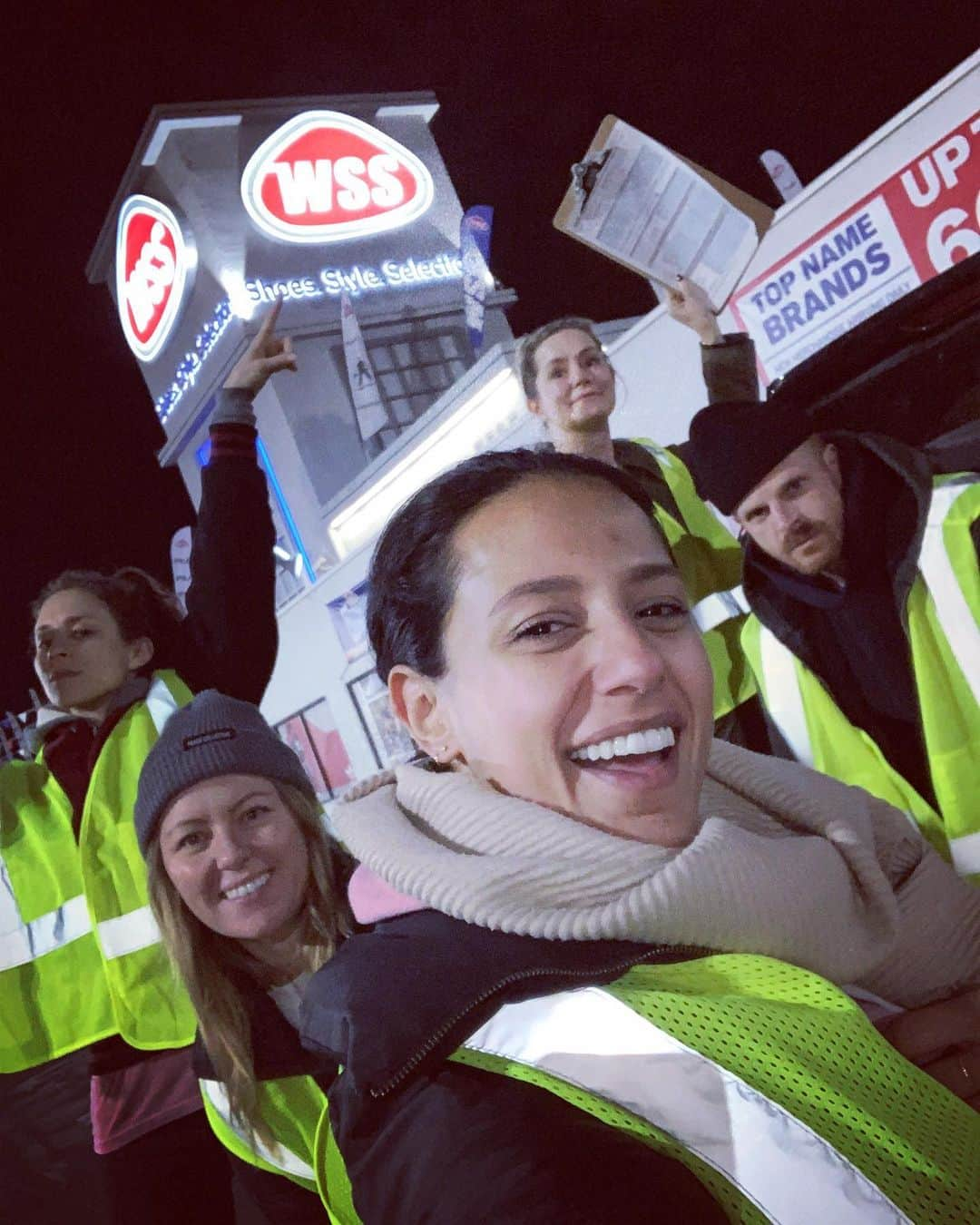 トローヤン・ベリサリオさんのインスタグラム写真 - (トローヤン・ベリサリオInstagram)「So grateful to have been a part of the @lahomelessservicesauthority count last night. It was an easy and very well organized way to get out and help fight the crisis we are experiencing in my hometown. (Also just for fun. Can you spot the differences in our team pictures?)」1月25日 3時01分 - sleepinthegardn