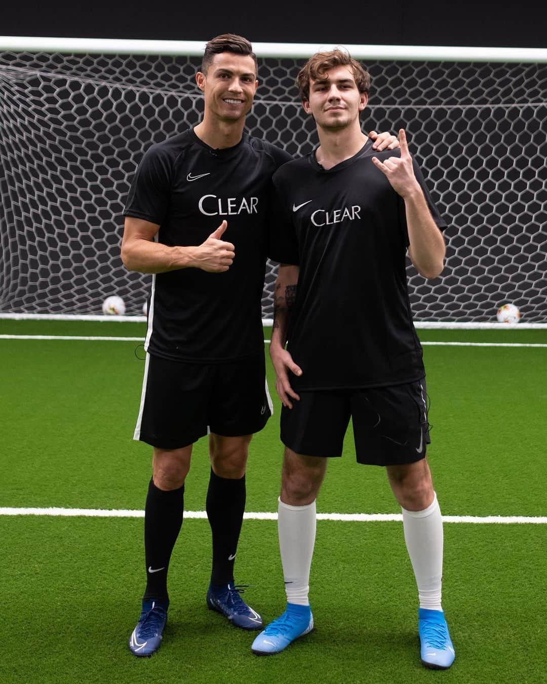 クリスティアーノ・ロナウドさんのインスタグラム写真 - (クリスティアーノ・ロナウドInstagram)「Had such a great time with @berkcan  at the crossbar challenge promoted by @clearturkiye . Watch it now at Berkcan’s Youtube channel! #GösterKendini #KeepaClearHead #Clearhaircare」1月25日 3時05分 - cristiano