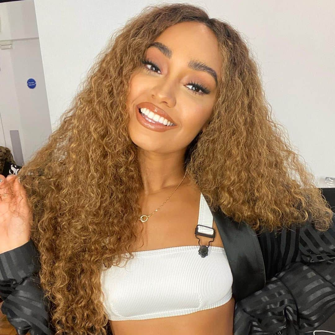 リトル・ミックスさんのインスタグラム写真 - (リトル・ミックスInstagram)「Do we have a name for her? 💁🏽‍♀️ #ShootDay #Backtothegrind」1月25日 3時28分 - littlemix