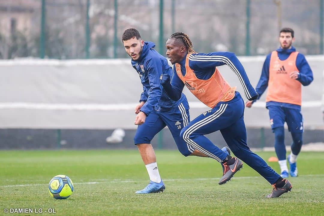 マプ・ヤンガ＝ムビワさんのインスタグラム写真 - (マプ・ヤンガ＝ムビワInstagram)「👟⚽️ #training #ol #work」1月25日 3時44分 - mapou.yangambiwa