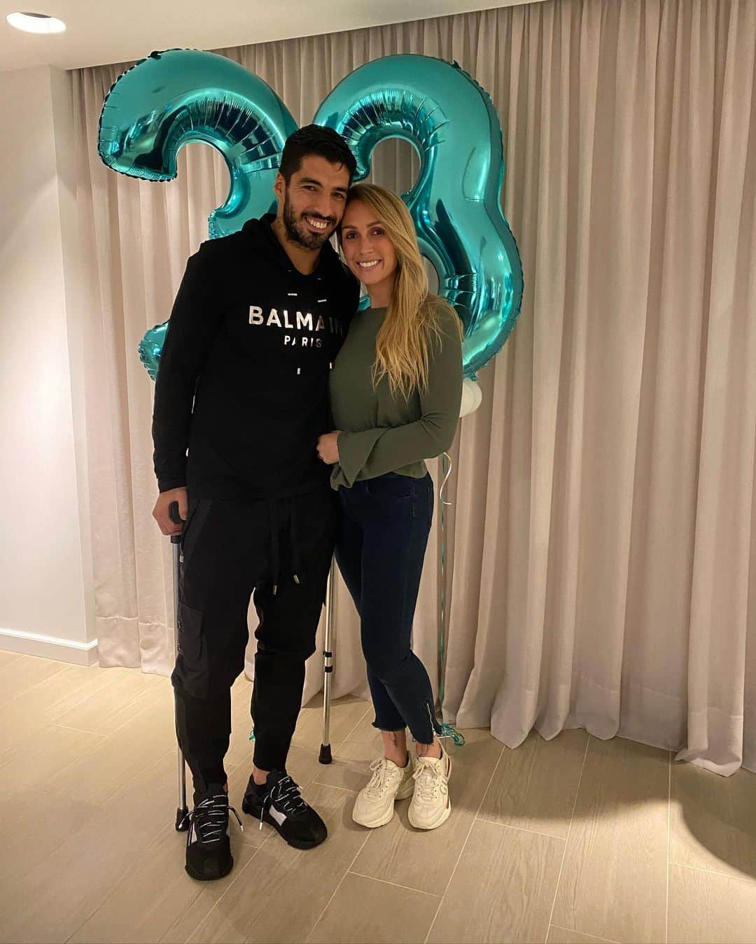 ソフィア・バルビのインスタグラム：「Feliz cumple al rey de la casa! Nuestro ejemplo, nuestro pilar! Te amamos infinitamente y deseamos que seas tan feliz como vos nos haces a nosotros.❤️❤️❤️」