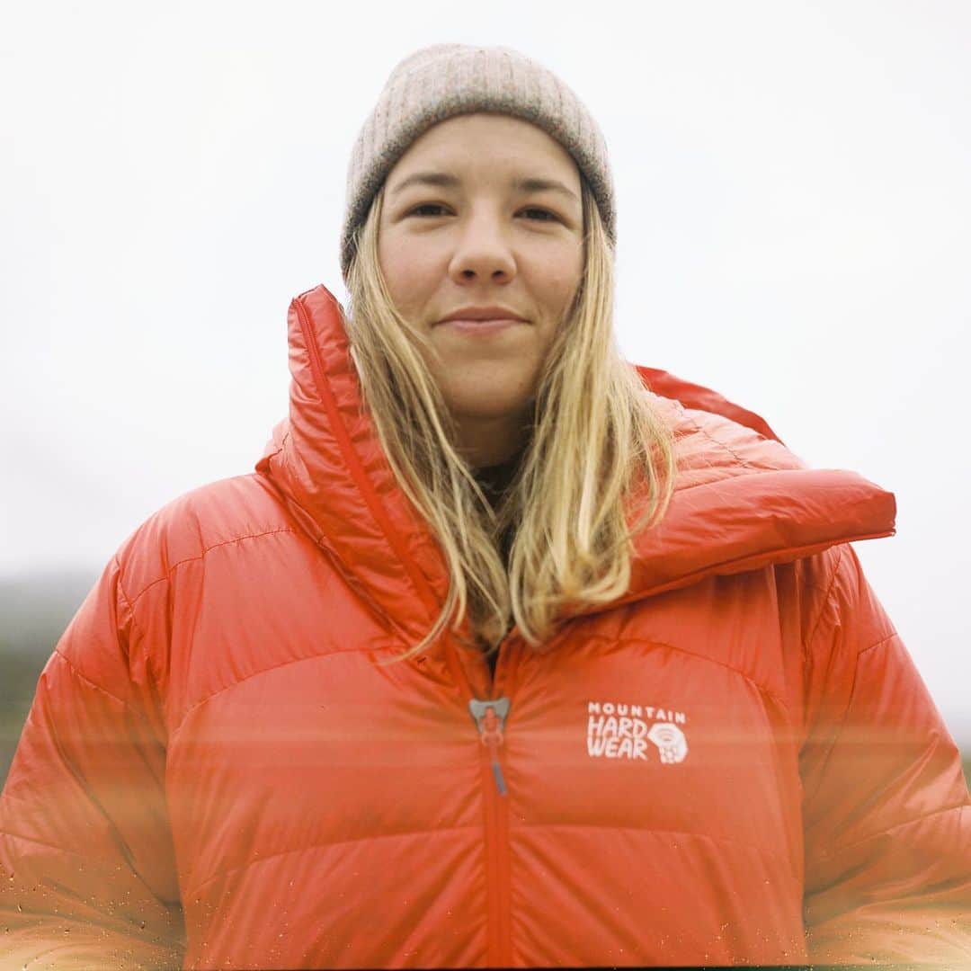 のインスタグラム：「Mountains are notably a place of intimacy. National Sales Manager @sabllebrook shares a moment from @mhweverest2019… “On this day, @francoislebeau asked me to step outside to take my portrait. Yak dung was looming in the air, and the 16,000 feet of altitude made each step harder than the one before. When I insisted we go back inside, he handed me his camera and taught me how to use it so I could take his portrait, too. To my surprise, the entire trekking team and tea house staff was inside putting together a birthday party for me. I’m not quite sure where this year will take me, but I can only hope for more little moments of connection like this one that made this trip so fulfilling.” 📷: @francoislebeau.」