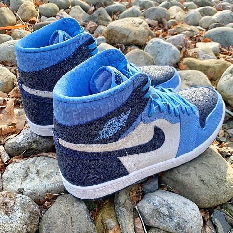 Nice Kicksさんのインスタグラム写真 - (Nice KicksInstagram)「@solesupreme gives us a first look at @unc_basketball’s Jordan 1 PE. What’s the best feature on this PE? 🤔」1月25日 4時41分 - nicekicks