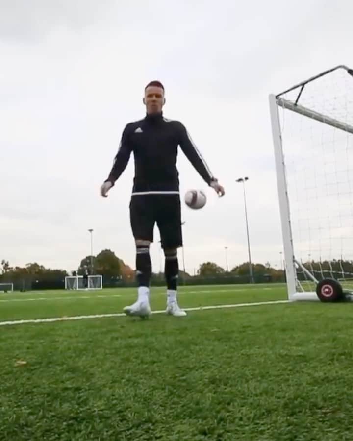 F2Freestylersのインスタグラム：「How awkward...😖🤷🏻‍♂️」