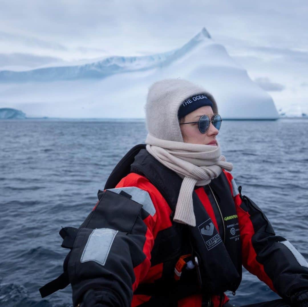 のインスタグラム：「🥶 International link in my bio to learn more about @greenpeace mission 📷 @abbiets Lien en français  https://greenpeace.nz/Marion @greenpeace @greenpeace_france #ProtectTheOceans #PoletoPole #ArcticSunrise #Greenpeace」