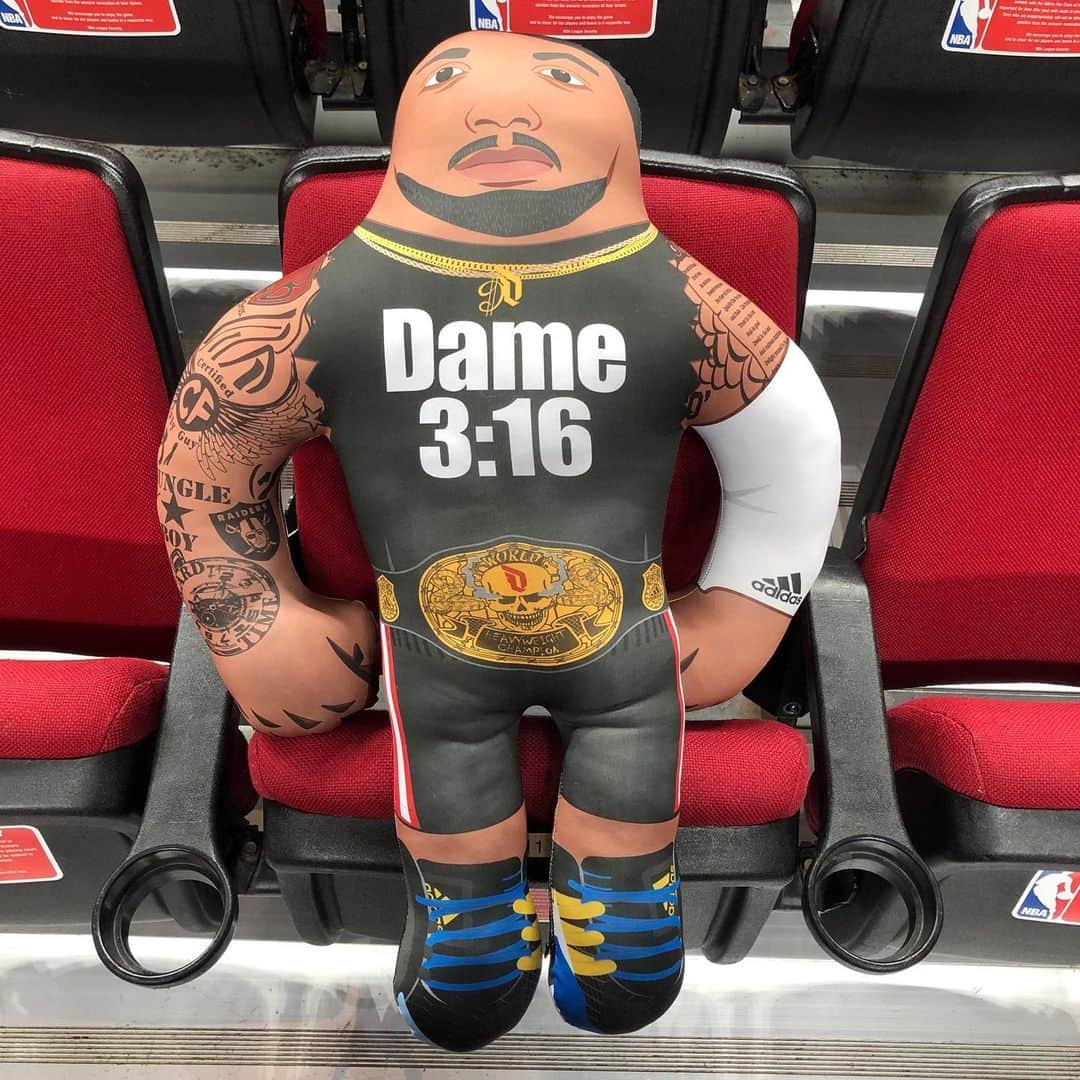 デイミアン・リラードのインスタグラム：「How many of y’all had a @wwe wrestling buddy as a kid? @adidashoops had one made up for me to commemorate the release of my @steveaustinbsr #Dame6 that drops tomorrow. 💀🐍 Smoking Skull belt is tough! #Austin316 #Dame316 #SCSA #StoneCold 📷: @caseyholdahl」