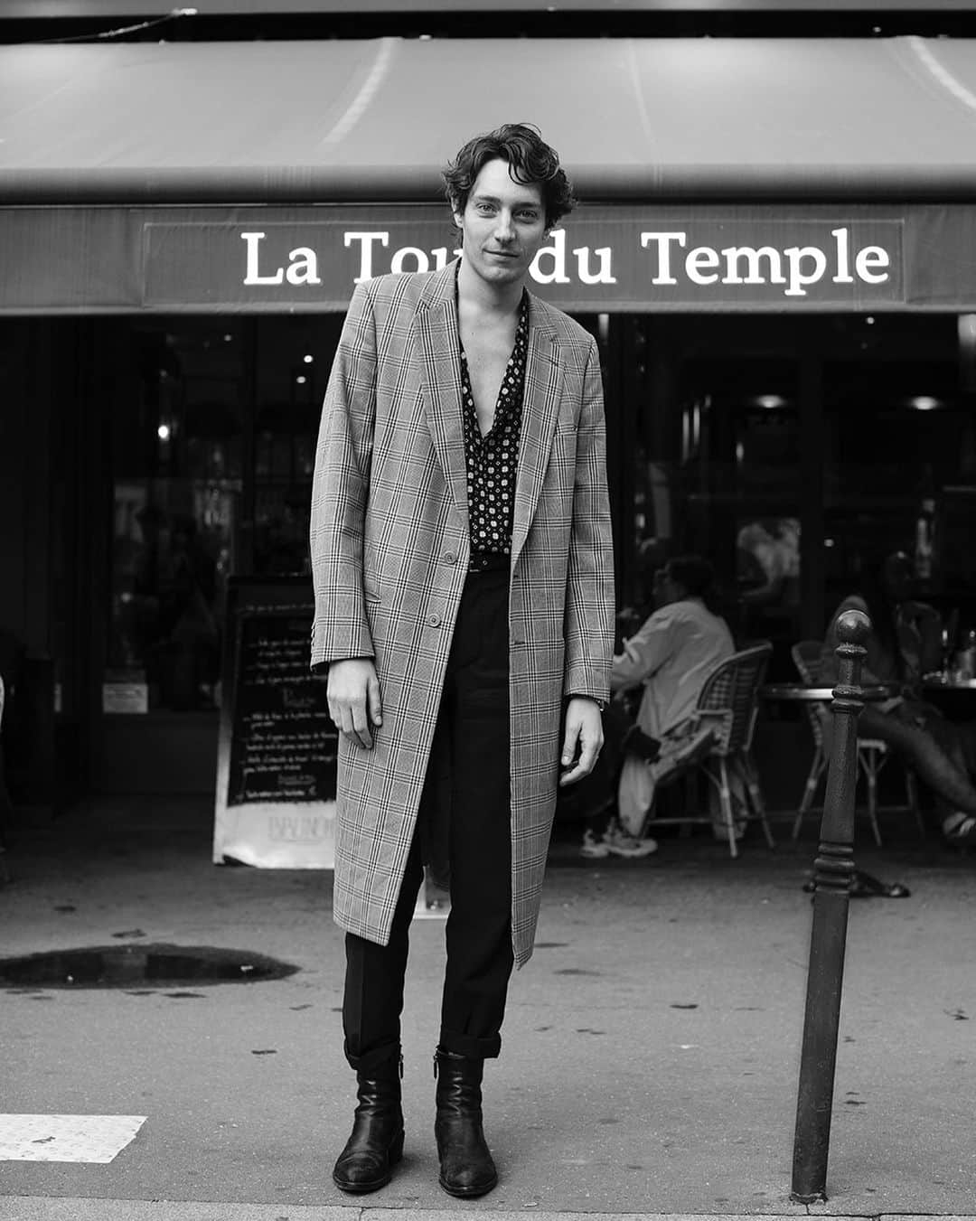 スコット・シューマンのインスタグラム：「Another image from the center of fashion....Paris!」