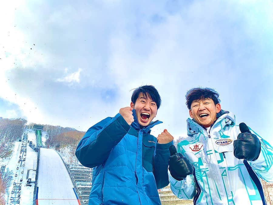 福田太郎さんのインスタグラム写真 - (福田太郎Instagram)「🎿 HTBカップ国際スキージャンプ競技大会！  おだやかに、ズバッと！解説してくださった 雪印メグミルクスキー部、岡部孝信コーチ🐄🥛 1998年長野オリンピックの団体で 金メダルを獲得した、世界の頂点を知る方です🥇 ⠀ レジェンド葛西紀明選手から期待の若手まで、 日本人選手が活躍した大会の模様はこのあとすぐ！ 午後4時30分から放送です！ ⠀  #TAIYOGROUP #スポーツスペシャル #HTBカップ国際スキージャンプ競技大会  略して #HTBカップジャンプ 1/25（土） #レジェンド #葛西紀明 選手参戦！常に #前向き  目指すは #北京オリンピック #金メダル #🥇 ⠀ 解説 #雪印メグミルク スキー部 #岡部孝信 コーチ @megmilk.snowbrand.jump リポート #谷口直樹 #アナ #実況 #福田太郎 #HTB #アナウンサー #札幌 #大倉山ジャンプ競技場 #sapporo #skijump」1月25日 16時21分 - htb_tarofukuda