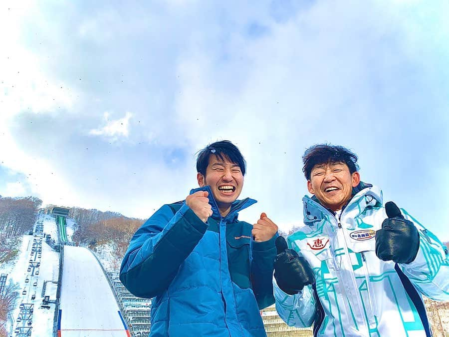 福田太郎さんのインスタグラム写真 - (福田太郎Instagram)「🎿 HTBカップ国際スキージャンプ競技大会！  おだやかに、ズバッと！解説してくださった 雪印メグミルクスキー部、岡部孝信コーチ🐄🥛 1998年長野オリンピックの団体で 金メダルを獲得した、世界の頂点を知る方です🥇 ⠀ レジェンド葛西紀明選手から期待の若手まで、 日本人選手が活躍した大会の模様はこのあとすぐ！ 午後4時30分から放送です！ ⠀  #TAIYOGROUP #スポーツスペシャル #HTBカップ国際スキージャンプ競技大会  略して #HTBカップジャンプ 1/25（土） #レジェンド #葛西紀明 選手参戦！常に #前向き  目指すは #北京オリンピック #金メダル #🥇 ⠀ 解説 #雪印メグミルク スキー部 #岡部孝信 コーチ @megmilk.snowbrand.jump リポート #谷口直樹 #アナ #実況 #福田太郎 #HTB #アナウンサー #札幌 #大倉山ジャンプ競技場 #sapporo #skijump」1月25日 16時21分 - htb_tarofukuda