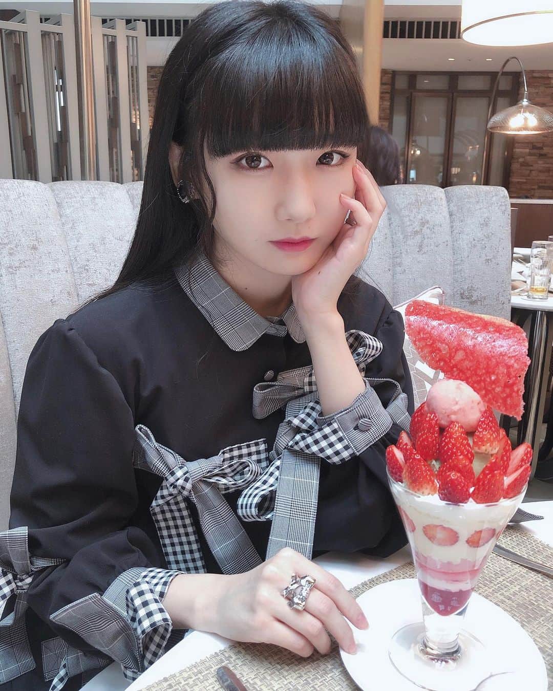 しらいちゃんのインスタグラム：「#パフェには終わりが来る」
