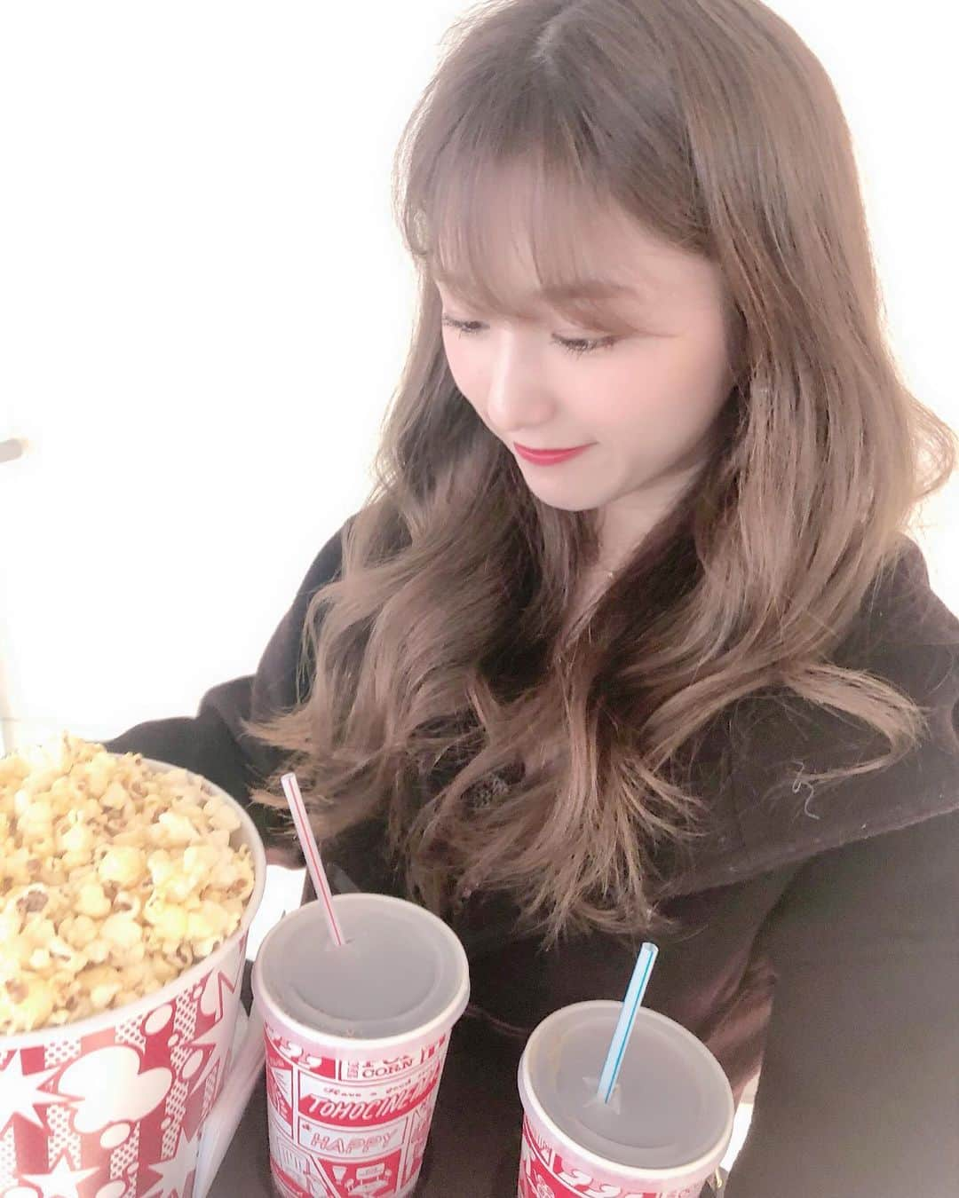 阿比留李帆さんのインスタグラム写真 - (阿比留李帆Instagram)「ポップコーンは塩バターonly🍿🥺 みんなは？👼」1月25日 15時25分 - riholiday717