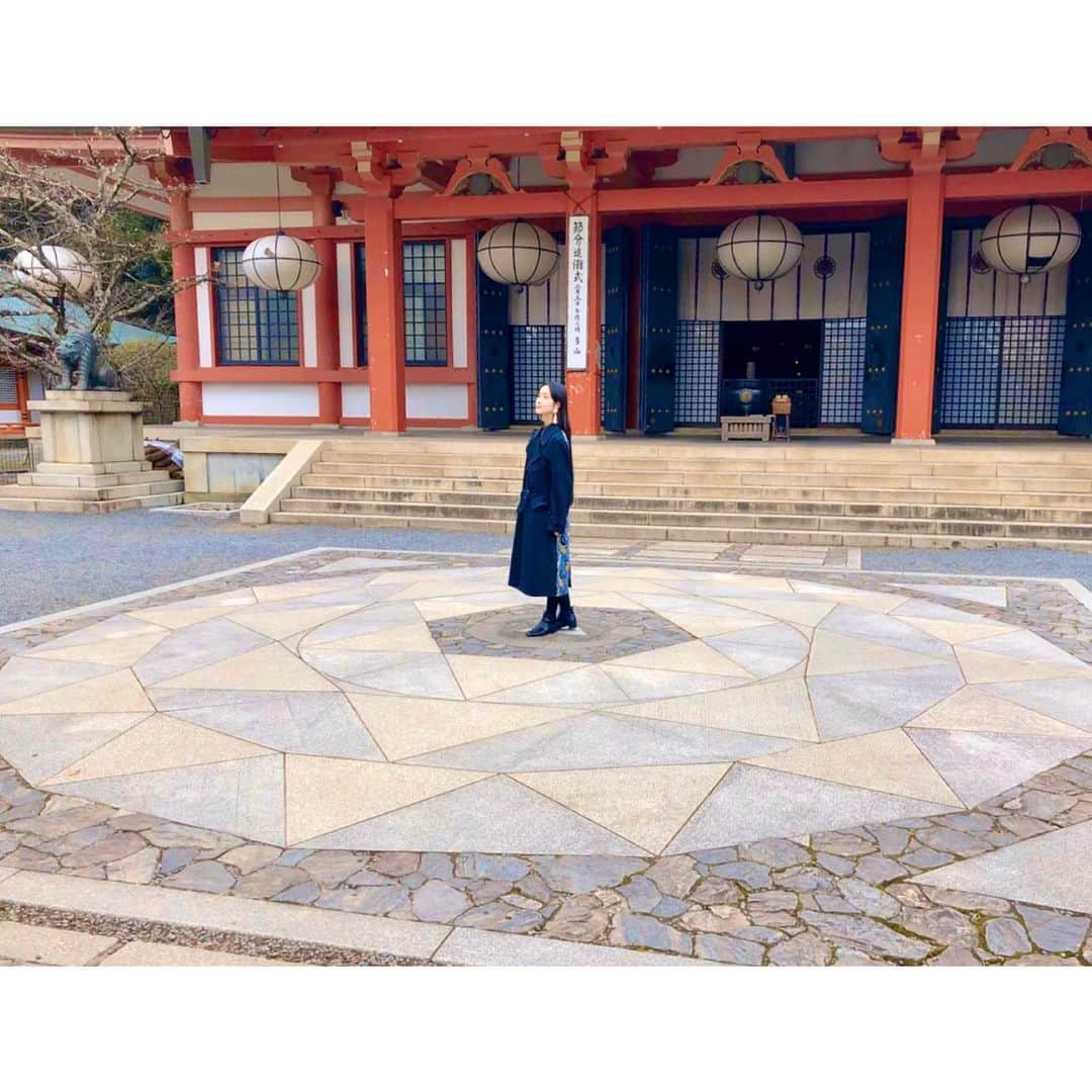 花柳まり草さんのインスタグラム写真 - (花柳まり草Instagram)「大天狗様に逢いにいってまいりました。  阿吽の虎様がお出迎え。  色々と素敵な気づきがあったり、素晴らしい鞍馬の自然に心が洗われました。  感謝。  #鞍馬寺 #鞍馬 #kurama  #kyoto #京都  #花柳まり草  #日本舞踊」1月25日 15時59分 - marikusa.hanayagi
