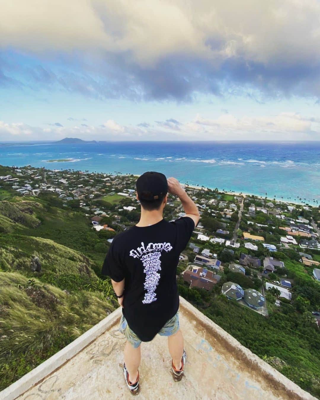 FISHBOYのインスタグラム：「. . 🌏 . "旅は自分の定点観測" . 先輩から聞いて素敵だなと思った言葉です。 . 以前行った場所に再度訪れた時に自分の変化を感じる。 . あの瞬間が好きです。 . 今回も最高でした！」