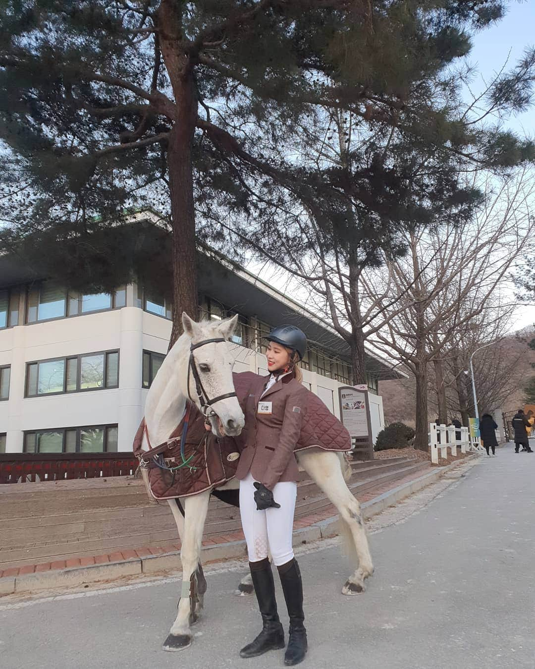 ダヨンさんのインスタグラム写真 - (ダヨンInstagram)「새로운 취미가생겼고 난 평생 승마할꺼야🥰」1月25日 16時15分 - dayomi99