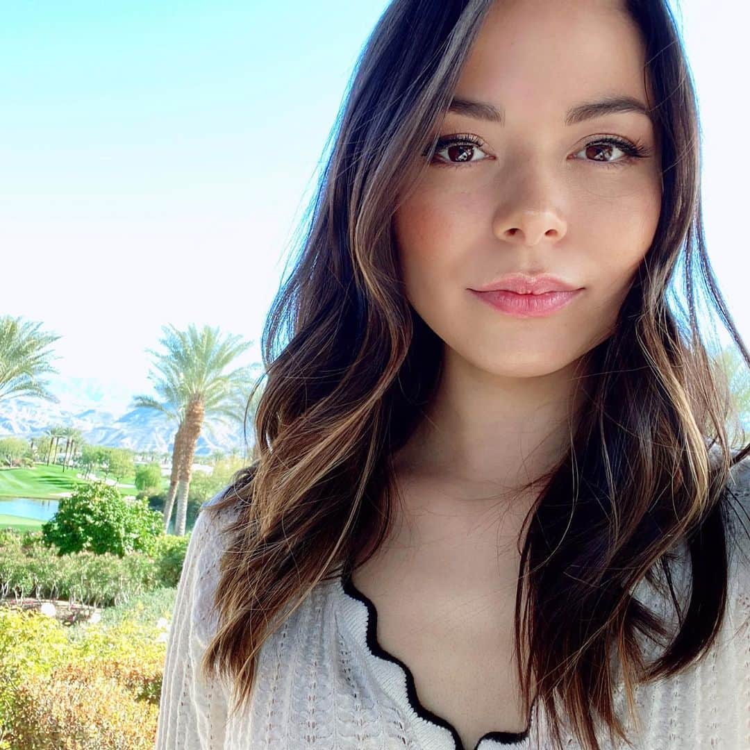 ミランダ・コスグローヴのインスタグラム：「Palm Springs 🌵」