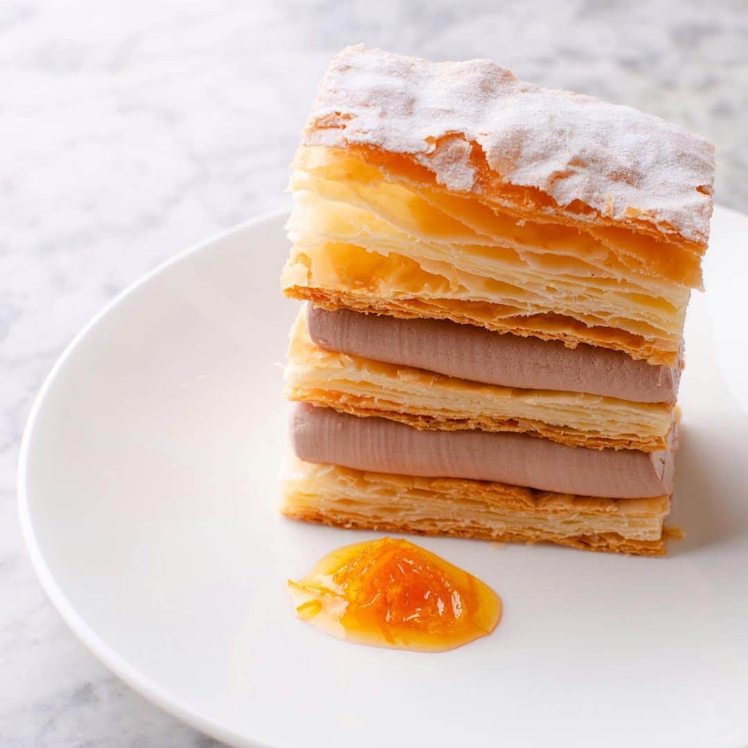 DOMINIQUE ANSEL BAKERYさんのインスタグラム写真 - (DOMINIQUE ANSEL BAKERYInstagram)「Golden, flaky puff pastry layered with silky chicken liver mousse, served with mandarin orange confit and dusted with dehydrated brown butter on top for a subtle nutty and toasted flavor. One of our dishes at @DominiqueAnselTreehouse, our all-day cafe opening up in London’s Covent Garden in February 7th, where our menu pays tribute to the kitchen foundations that make up what pastry is all about (this case, that beautiful homemade puff pastry base). See you soon, London. 🇬🇧🏡🌳 #DominiqueAnselTreehouse #CoventGarden #london」1月25日 7時18分 - dominiqueansel