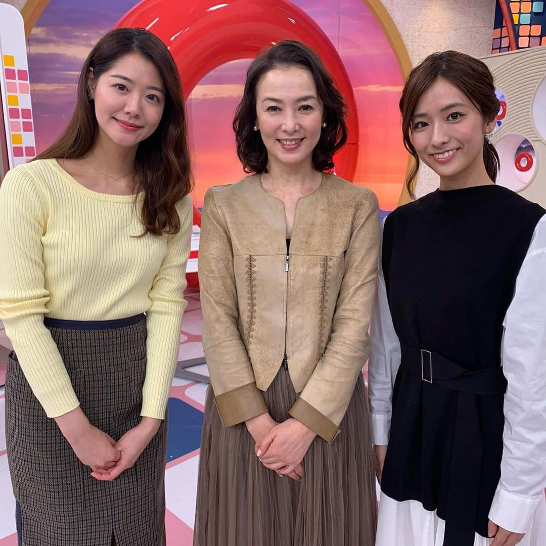 河野景子のインスタグラム：「「まるっとサタデー」に 生出演して来ました！ 土曜日5:30〜7:00  TBS  田村アナも樺島さんも 細くてスタイルいいんです👍 いつも　心地よいスタジオです❣️」