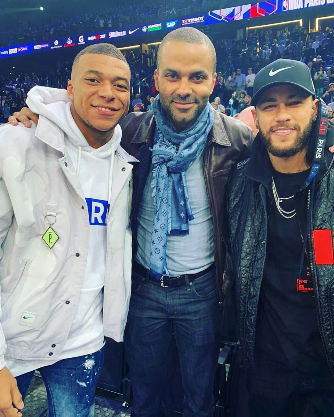 トニー・パーカーさんのインスタグラム写真 - (トニー・パーカーInstagram)「The new big three 🏀x⚽️ • • • #basketball #soccer #nba」1月25日 7時47分 - _tonyparker09