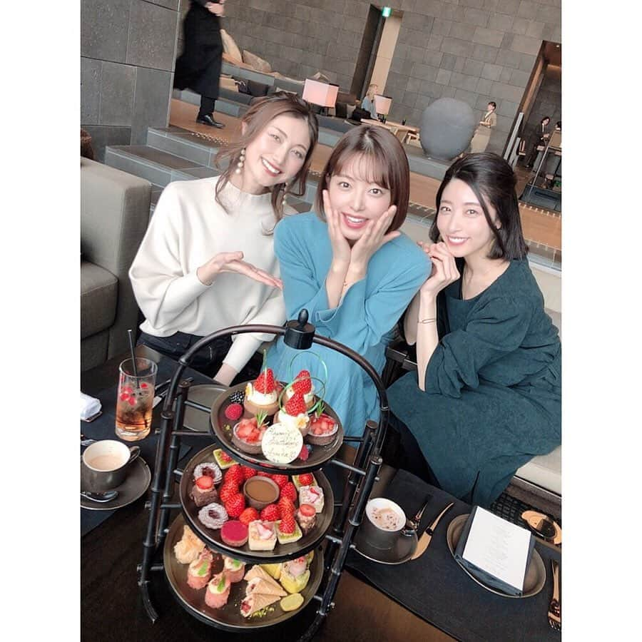 粕谷奈美のインスタグラム：「1.13 あゆかお誕生日おめでとう🎂✨ 苺好きのあゆかに苺づくしのアフタヌーンティーでサプライズ🍓至福のひととき🥰 サプライズは続く、、😏笑 #hbd#bff#likeasister#amantokyo#veryberrygarden#strawberry#afternoontea#bliss#アマン東京#アフタヌーンティー#🍓 #haveaniceweekend」