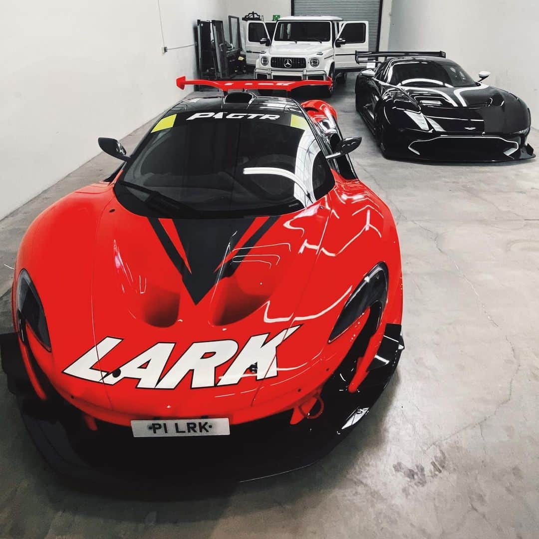 CARLiFESTYLEさんのインスタグラム写真 - (CARLiFESTYLEInstagram)「Which one would you rather drive on the track? The McLaren P1 GTR or Aston Martin Vulcan? Photo by @mocult. Go give him a follow! @mocult」1月25日 8時19分 - carlifestyle