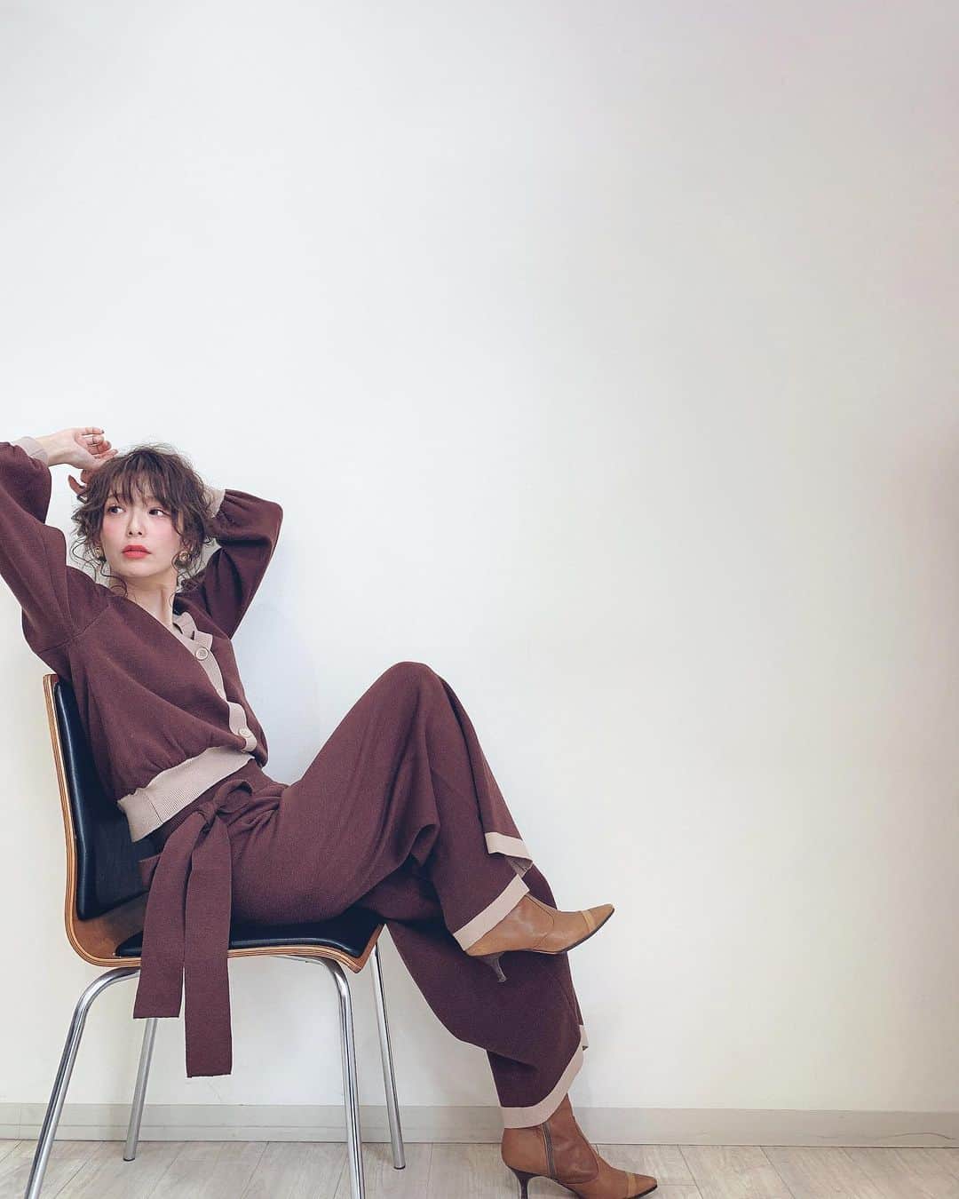 堀井大輔さんのインスタグラム写真 - (堀井大輔Instagram)「・ ・ 本日ご予約可能です🙆 ・ 新規土日10%off 新規平日30%off(1月限定) 顧客様カット500円off カラー、ストレート1000円off ・ ・ ・  𝓂ℴ𝒹ℯ𝓁 @yunappleee  𝒽𝒶𝒾𝓇/𝓅𝒽ℴ𝓉ℴ @daisuke_5511 ・ ・ ・  #クラウンヘアー#天白区#名古屋 #名古屋美容師 #美容師 #ヘアセット#セット#ヘアアレンジ #東京美容師 #大阪美容師 #プレ花嫁 #作品撮り #ウェディングドレス #ホリーマジック #2020冬婚 #2020夏婚 #2020春婚 #ハナコレストーリー #ウェディングニュース #コテ巻き #巻き髪 #ゼクシィ2020 #アップスタイル #まとめ髪 #おだんご #編みおろし #Dressy花嫁 #プラコレ」1月25日 8時20分 - daisuke_5511