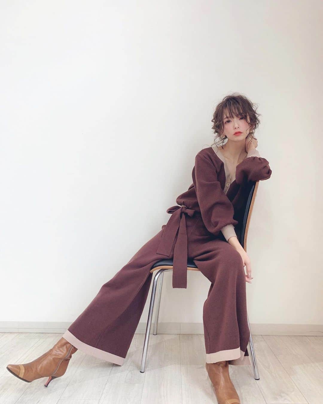 堀井大輔さんのインスタグラム写真 - (堀井大輔Instagram)「・ ・ 本日ご予約可能です🙆 ・ 新規土日10%off 新規平日30%off(1月限定) 顧客様カット500円off カラー、ストレート1000円off ・ ・ ・  𝓂ℴ𝒹ℯ𝓁 @yunappleee  𝒽𝒶𝒾𝓇/𝓅𝒽ℴ𝓉ℴ @daisuke_5511 ・ ・ ・  #クラウンヘアー#天白区#名古屋 #名古屋美容師 #美容師 #ヘアセット#セット#ヘアアレンジ #東京美容師 #大阪美容師 #プレ花嫁 #作品撮り #ウェディングドレス #ホリーマジック #2020冬婚 #2020夏婚 #2020春婚 #ハナコレストーリー #ウェディングニュース #コテ巻き #巻き髪 #ゼクシィ2020 #アップスタイル #まとめ髪 #おだんご #編みおろし #Dressy花嫁 #プラコレ」1月25日 8時20分 - daisuke_5511