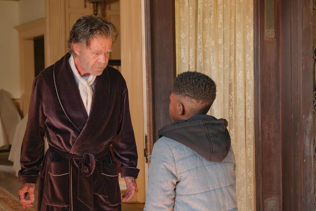 のインスタグラム：「Pictures 1 & 2: Christian and I at the “mansion.” It’s always a blast acting with Christian! Pictures 3 & 4: Frank rushing back to the Gallagher house. Frank loves that house. Come to think of it, so do I. Shameless Season 10 finale this Sunday!」