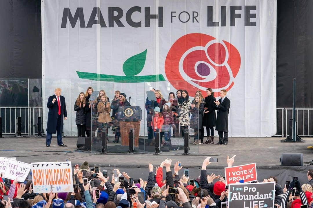 ドナルド・トランプさんのインスタグラム写真 - (ドナルド・トランプInstagram)「It was my profound honor to be the first president in history to attend the March for Life! We gathered for a very simple reason: to defend the right of every child, born and unborn, to fulfill their God-Given potential!  #MarchForLife #2020」1月25日 8時59分 - realdonaldtrump