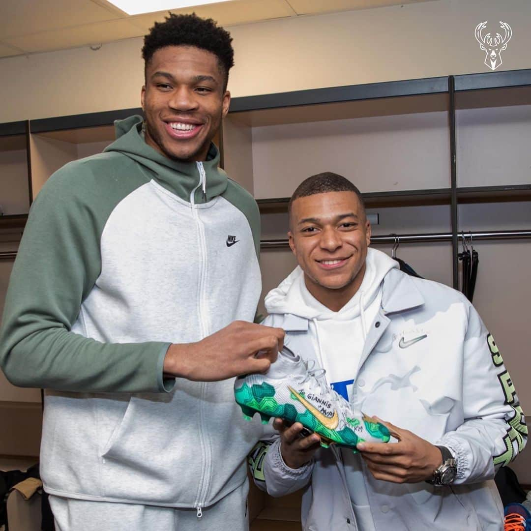 キリアン・エムバペさんのインスタグラム写真 - (キリアン・エムバペInstagram)「⚽️x🏀 @giannis_an34 @thanasis_ante43」1月25日 9時18分 - k.mbappe