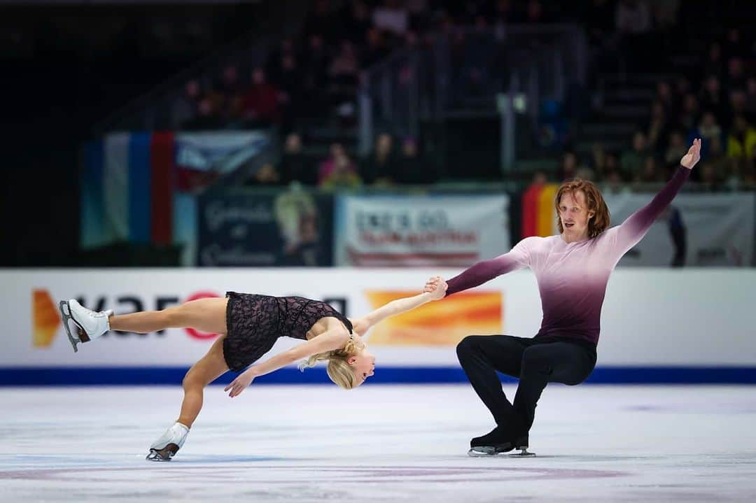 ISUグランプリシリーズさんのインスタグラム写真 - (ISUグランプリシリーズInstagram)「The European Figure Skating Championships 2020 Medalists: 🥇 @aleksandraboikova / @dimakozlovski 🇷🇺 🥈 @_tarasova_evg / @morozov_v92 🇷🇺 🥉 @daria_pavlyuchenko / @denkhodykin 🇷🇺 . . #EuroFigure #FigureSkating」1月25日 9時22分 - isufigureskating_x