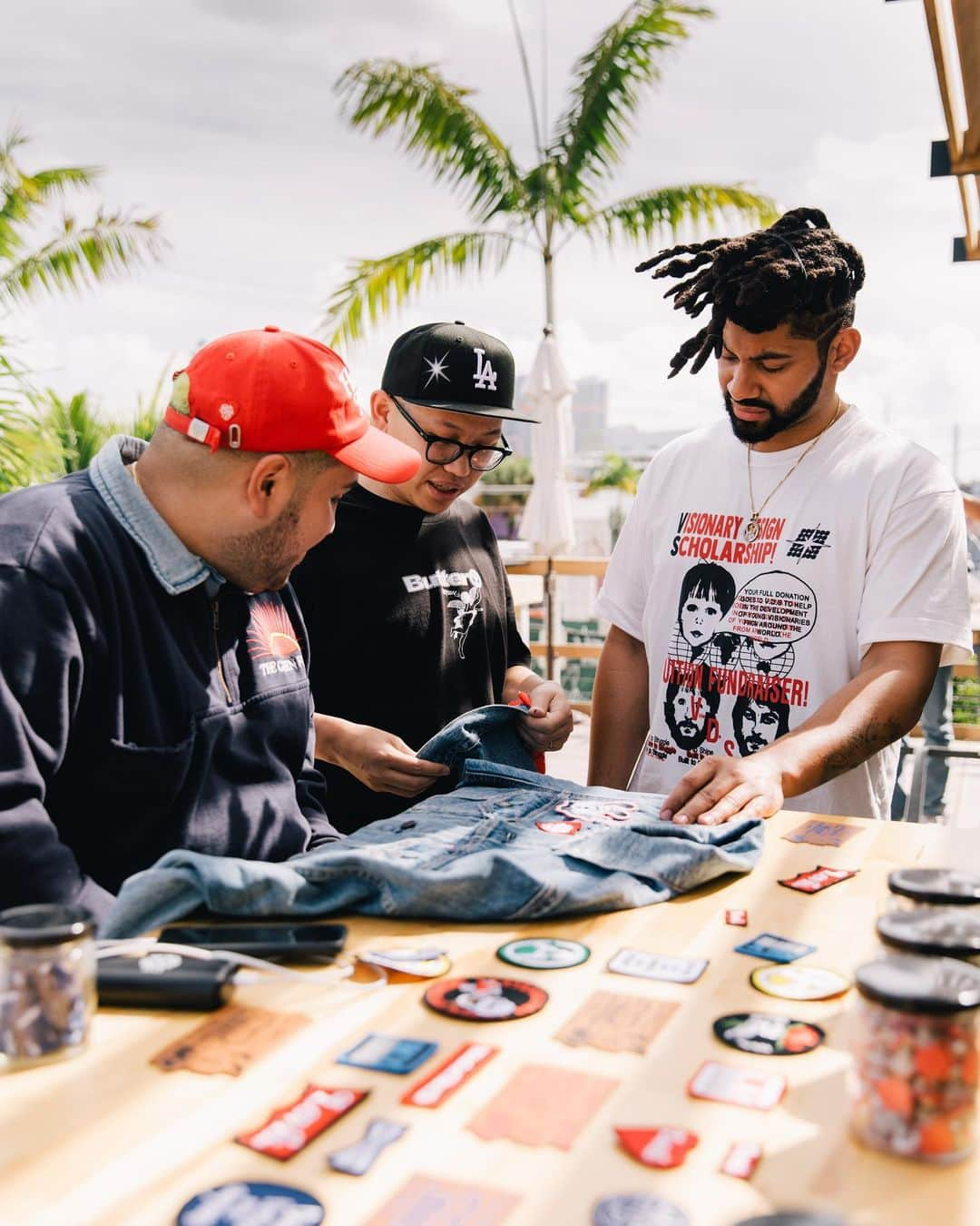 Levi’sさんのインスタグラム写真 - (Levi’sInstagram)「@verdy at Levi’s Haus Miami bringing his art to life through customization. Don’t miss out on his workshops. 01.25 and 01.26.」1月25日 9時40分 - levis