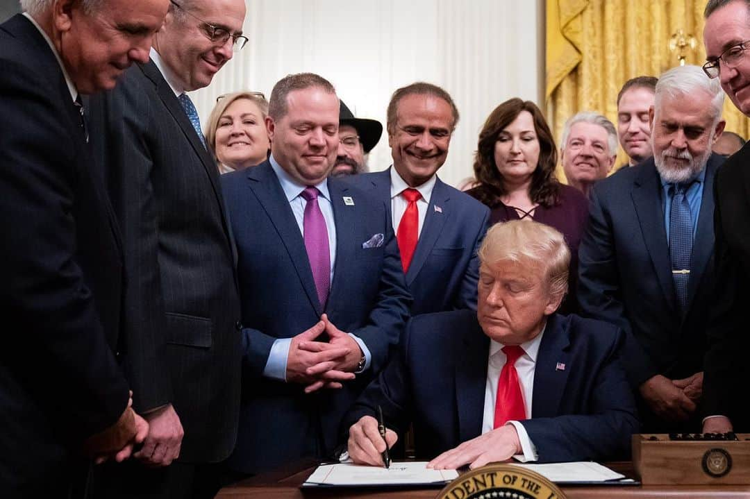 ドナルド・トランプさんのインスタグラム写真 - (ドナルド・トランプInstagram)「It was my honor to welcome our nation’s Mayors to the @WhiteHouse as we continue to strengthen the bonds of cooperation between federal and local governments so that we can deliver great jobs, excellent schools, affordable healthcare, and safe communities for all of our people!」1月25日 9時36分 - realdonaldtrump