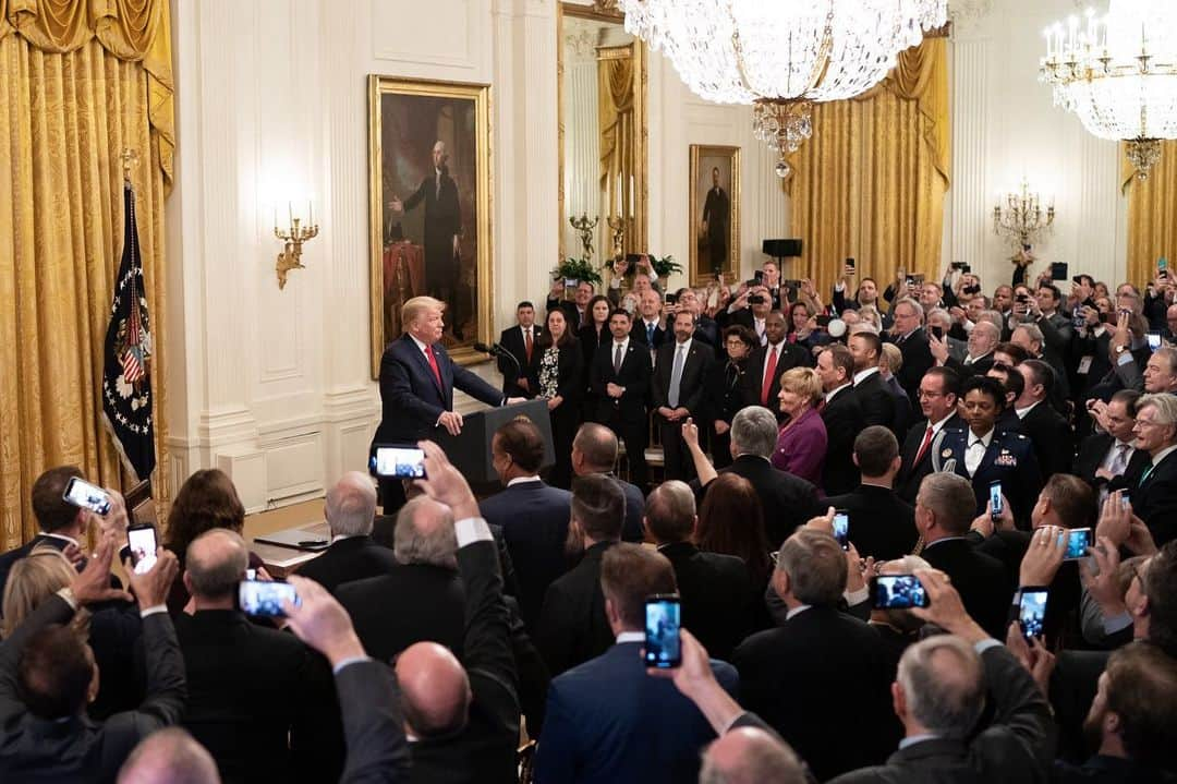 ドナルド・トランプさんのインスタグラム写真 - (ドナルド・トランプInstagram)「It was my honor to welcome our nation’s Mayors to the @WhiteHouse as we continue to strengthen the bonds of cooperation between federal and local governments so that we can deliver great jobs, excellent schools, affordable healthcare, and safe communities for all of our people!」1月25日 9時36分 - realdonaldtrump