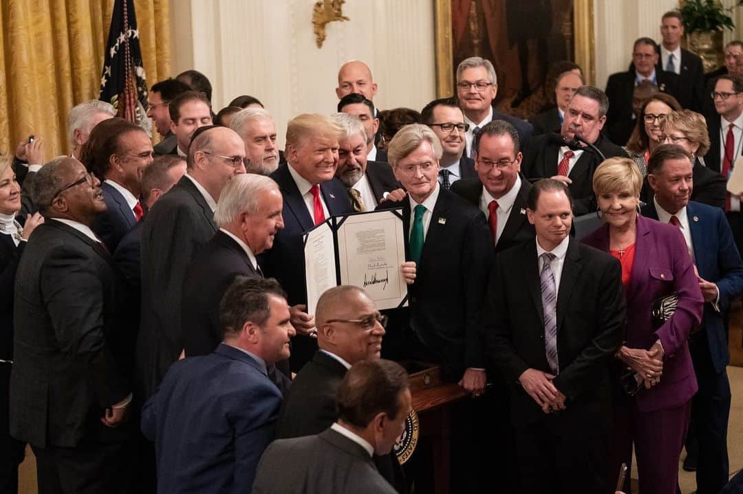 ドナルド・トランプさんのインスタグラム写真 - (ドナルド・トランプInstagram)「It was my honor to welcome our nation’s Mayors to the @WhiteHouse as we continue to strengthen the bonds of cooperation between federal and local governments so that we can deliver great jobs, excellent schools, affordable healthcare, and safe communities for all of our people!」1月25日 9時36分 - realdonaldtrump