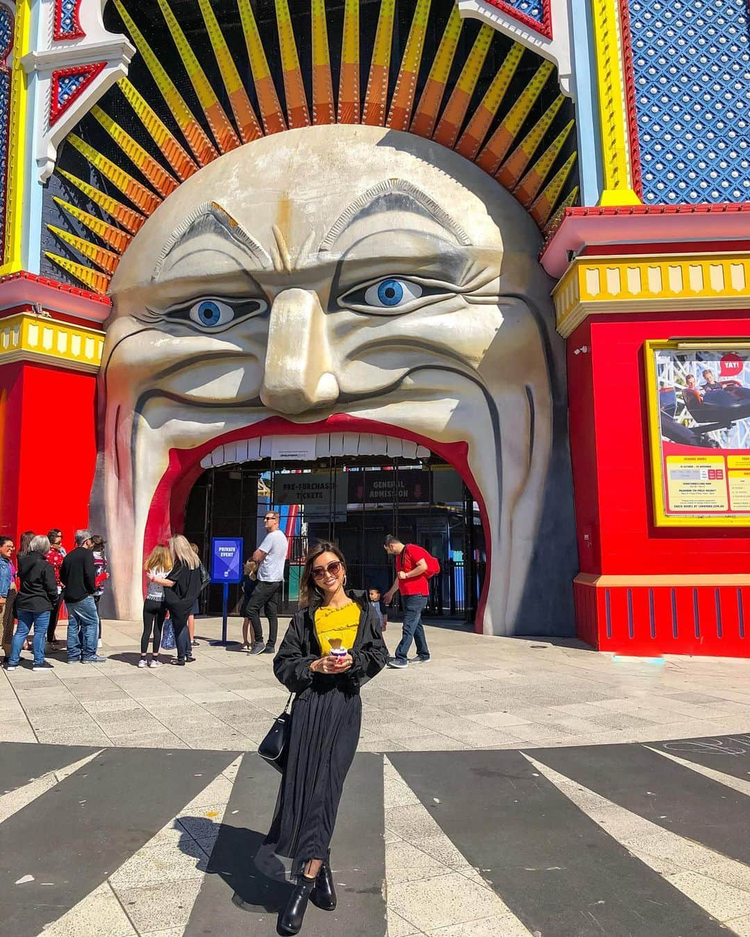 かにゃさんのインスタグラム写真 - (かにゃInstagram)「Luna Park Melbourne🎢🎡🎠 まだ中には入った事ないけどとても古い遊園地❗️ . . .  #australia #melbourne #victoria #stkilda #workingholiday #lunapark #lunaparkmelbourne #melbournelife #melbournestyle #melbourneliving #melbourne_insta #melbournelifestyle #🇦🇺 #オーストラリア #メルボルン #ビクトリア #ヴィクトリア #海外生活 #留学 #留学生活 #ワーキングホリデー #ワーホリ #ワーホリ生活 #オーストラリア生活 #メルボルン生活 #ワーホリオーストラリア #オーストラリアワーホリ #メルボルンワーホリ #オーストラリア留学 #メルボルン留学」1月25日 9時39分 - kanya_435