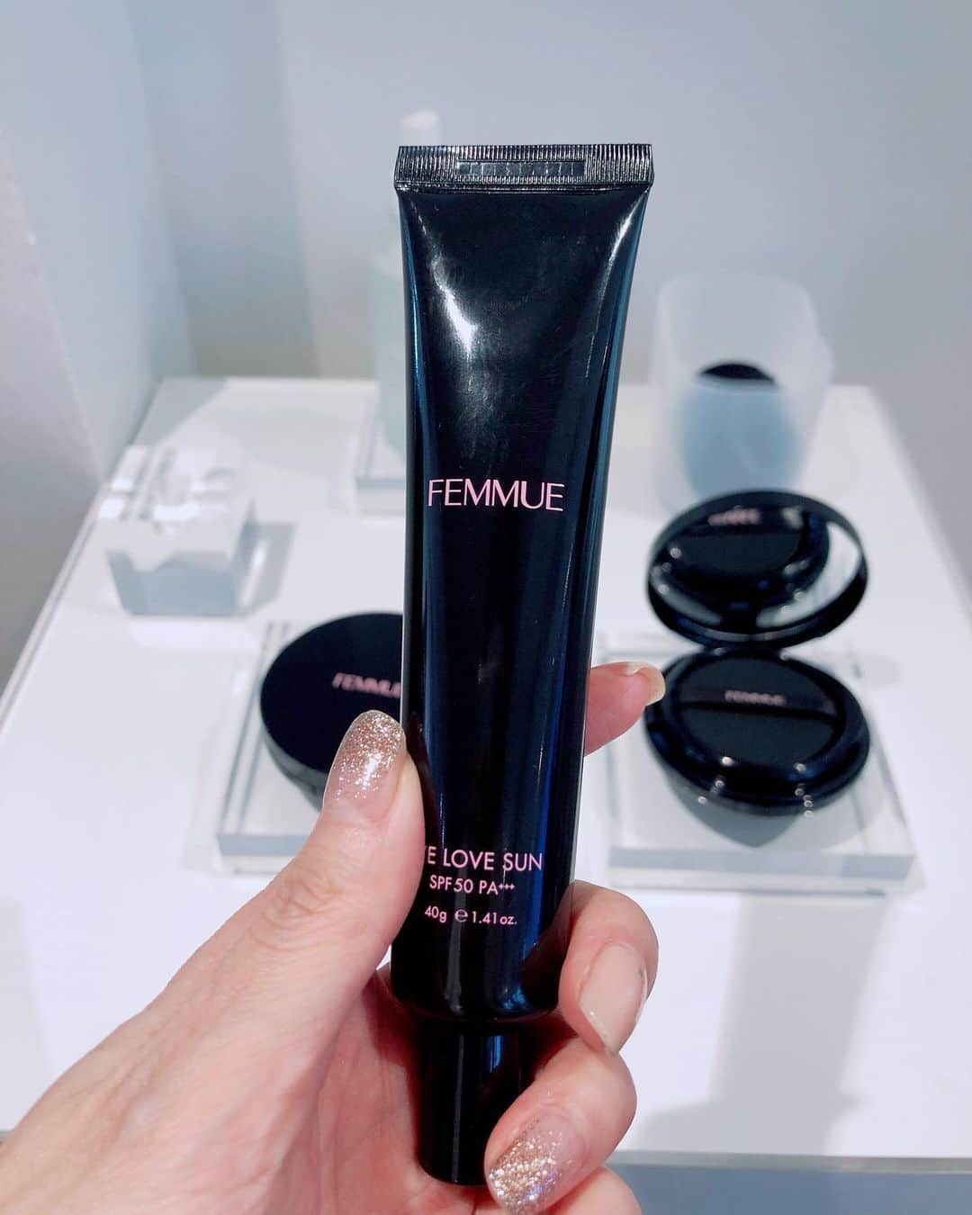 佐藤弥生さんのインスタグラム写真 - (佐藤弥生Instagram)「' NEW PRODUCT PRESS PREVIEW  FEMMUE ファミュ ' トーンアップUVクリームの新製品発表会へ ' UVケアに肌のトーンアップに保湿、肌バリア、エイジングケア！  天然由来成分100%でSPF50！  なめらかでスーっと入っていく❤︎ 流石皆んなが絶賛する韓国コスメ✨ ' 肌バリアは完璧にしたいですよね❣️ ' 色々試させてもらったらとっても良く 丁度探している物もあったので  どれを買おうかウキウキ帰りました♪ ' 韓国発モダンボタニカル スキンケア ブランド 『 FEMMUE ( ファミュ )』 心地よい使用感で美しい肌を仕立てる、天然由来成分100%のトーンアップUVクリーム〈WE LOVE SUN〉 2/15発売 #femmue#トーンアップUVクリーム#フェミュ#welovesun#natural#botanical#mineral#韓国コスメ#koreacosmetic#コスメ情報求む#model#modellife」1月25日 9時54分 - yayoyayo_s