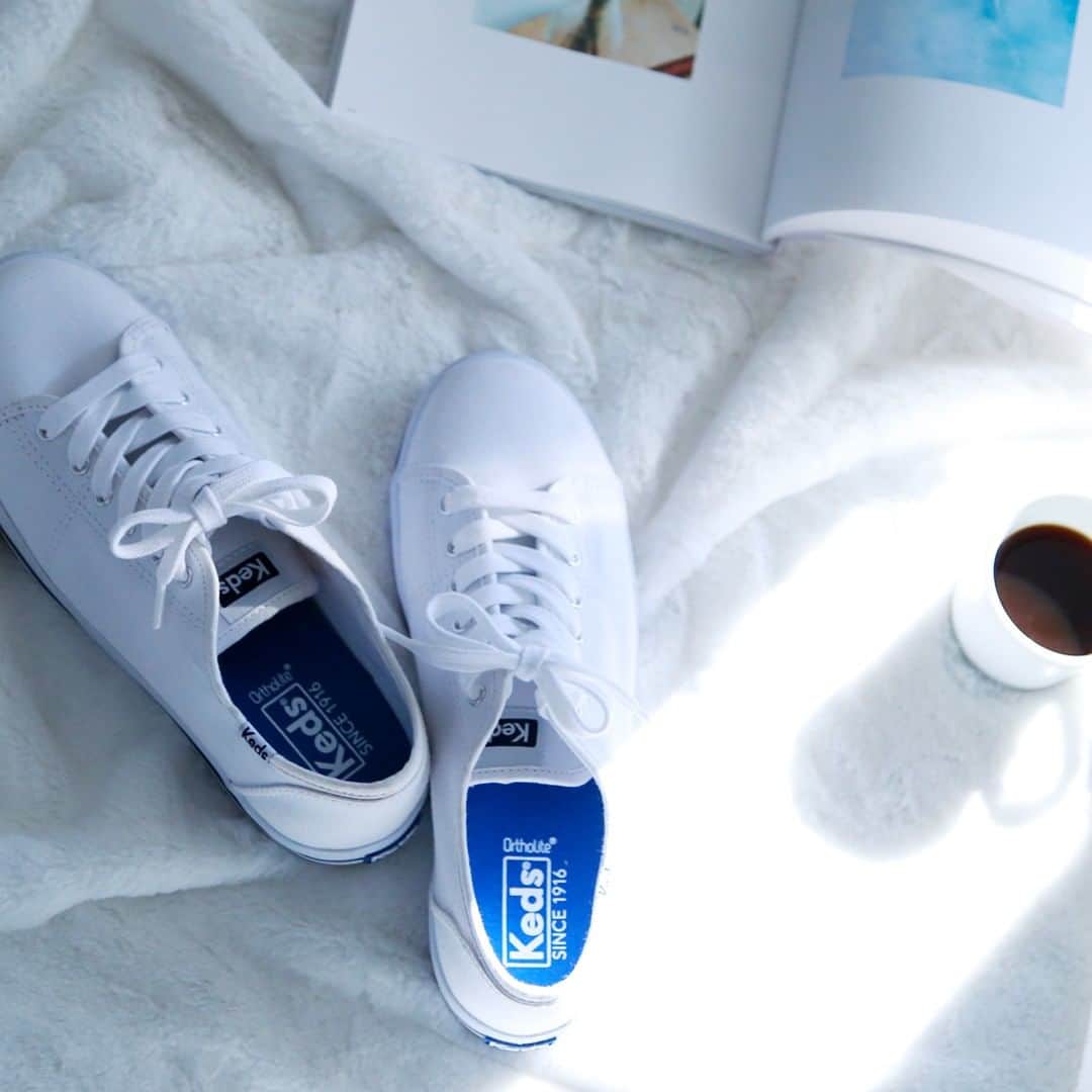 Keds Japanのインスタグラム：「Keds KICKSTART SEASONAL SOLID⁠ White / ¥4,900+tax⁠ ⁠ #Keds #ladiesfirst #kedsstyle #sneakers #whitesneakers #sneakerholics #kickstagram #sneakerlover #sneakergirl #casualoutfits #womanstyle #womanfashion #ootd #outfit #casualstyle #monotone #monotonecode #coffee #coffeetime #coffeebreak ⁠ #ケッズ #スニーカー #白スニーカー #カジュアルコーデ  #スニーカーコーデ  #コーヒーブレイク #コーヒータイム #👟#🌞#☕️」