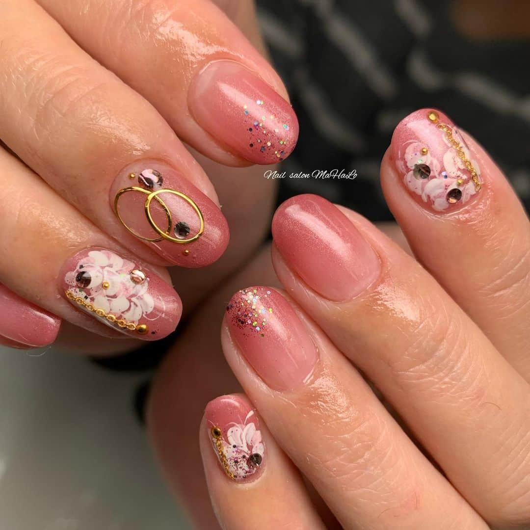 神原美香さんのインスタグラム写真 - (神原美香Instagram)「. . ゆきちゃんNail☆ 前のマンスリーから 選んでくれたよ🥳♥️ . . . . ‾‾‾‾‾‾‾‾‾‾‾‾‾‾‾‾‾‾‾‾‾‾‾‾‾‾‾‾‾‾‾‾‾‾‾‾‾‾‾‾‾‾‾ 随時ご予約受付中🌟 Nail salon MaHaLo 大阪＊梅田＊北新地 〠大阪市北区梅田1丁目2-2-B100号 大阪駅前第2ビルB1F ☎️06-6345-2220 📩mahalo.nail.0420@gmail.com LINE@📱@mahalo-umeda 当日ご予約も受け付けております✨ お気軽にお問い合わせください💖 ‾‾‾‾‾‾‾‾‾‾‾‾‾‾‾‾‾‾‾‾‾‾‾‾‾‾‾‾‾‾‾‾‾‾‾‾‾‾‾‾‾‾‾ #nail#ネイル#follow#instagood#beautiful#nailstagram#大阪#北新地#梅田ネイルサロン#大阪ネイルサロン#NailsalonMaHaLo#네일아트#네일#젤네일#gelnails#nailart#fashion#美甲#スカルプ#オトナ女子ネイル#可愛い#nails#ジェルネイル#ネイルデザイン#オフィスネイル#上品ネイル#冬ネイル#シンプルネイル#お花ネイル#大人ネイル」1月25日 10時14分 - mahalo.nail2012