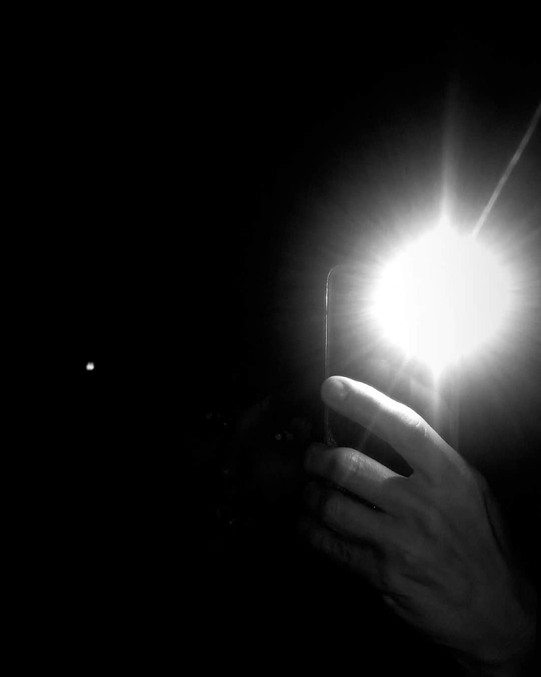 コンスタンス・ジマーさんのインスタグラム写真 - (コンスタンス・ジマーInstagram)「Be a light unto the darkness. #tgif」1月25日 10時33分 - constancezimmer