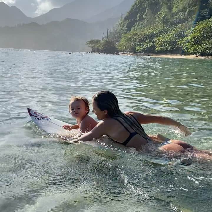 アラナ・ブランチャードのインスタグラム：「We going surfing bye!」