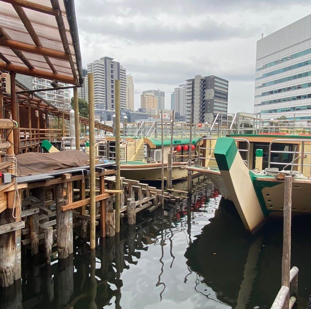 TOKYO WATER TAXIさんのインスタグラム写真 - (TOKYO WATER TAXIInstagram)「東京ウォータータクシー チャーター観光の新スポット！ 北品川の船宿群。 船清さんの屋形船がずらっと並ぶ 水域に船でお邪魔します。 予約の際に リクエストしてください🎶  #船清 #tokyowatertaxi  #北品川 #新名所 #宿場町 #屋形船 #東京観光 #レアスポット」1月25日 10時43分 - tokyowatertaxi