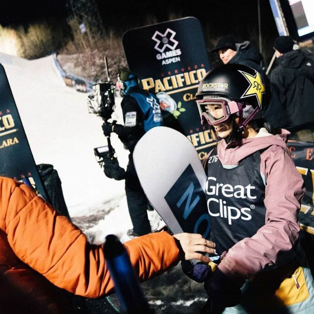 岩渕麗楽さんのインスタグラム写真 - (岩渕麗楽Instagram)「Last night’s big air was incredible! The highest level of women’s competition snowboarding ever! I’m really happy to be on the podium again at X Games, it was so much fun! I crashed on a front-double 1080 and hurt my left arm. But I got it checked, and it’s not too bad. I’ll take a good rest and be ready for the next one! Thank you for all your messages to me. Congrats @miyabionitsuka @cocomonsan 🤩 . . . . . .  #rockstarenergy #GLAY#burton#golfpartner #oakley #ogio#日本スキー場開発 #MK#GALLIUM#日ピス」1月25日 10時46分 - leila_iwabuchi