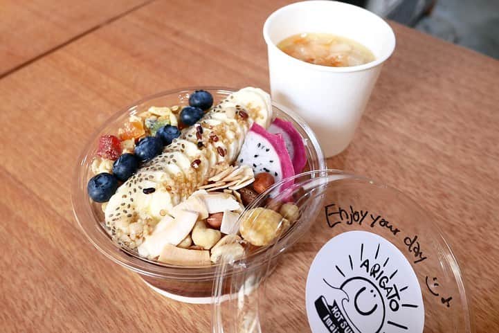 のインスタグラム：「2019年10月にオープンした今泉にある『HOT SUNS 今泉店 (ホットサンズ)』でモーニング✌️ 場所は今泉の福新楼の近く。 ここは朝8時から営業しているテイクアウト専門店で、福津市にあるカフェの姉妹店だ。 モーニングメニューの表面がこんがり焼けたハムチーズサンド＆ドリンクセットが500円(税込) これは2種類のハム・チーズがミルフィーユ状のサンドされたもの😋 美味そうでしょ⁉️ 他店にはない「ナッツボウル」というフルーツたっぷりのヘルシーメニューもある👌朝なら500円(税込) パンは古賀にあるエイキチベーカリーのものを使っている。 Uber Eats (ウーバーイーツ)対応店 . メニュー、他pic、内観などは「デビログ」に掲載しています。 サイトを見る場合はブラウザで「デビログ」で検索👉 . #HOTSUNS今泉店 #福岡市中央区今泉 1-18-48 092-406-7706 8:00～18:00 定休日：火曜日 . ♦️福岡グルメ 福岡ランチを検索できるブログ は「デビログ」で検索👉 ♦️マニアックな情報や本当に美味しいお店情報なら「もっとデビログ」で検索👉 . #福岡モーニング #今泉グルメ #今泉モーニング #HotSuns #福岡 #博多 #fukuokapics #fukuoka #fukuokacity #hakata #fukuokarestaurant #fukuokagourmet #IGersJP #ig_japan #福岡レストラン #福岡飲食店 #福岡グルメ #福岡ランチ #福岡ごはん #福岡ご飯 #食べログ福岡 #福岡飯 #福岡食べ歩き #インスタグルメ」
