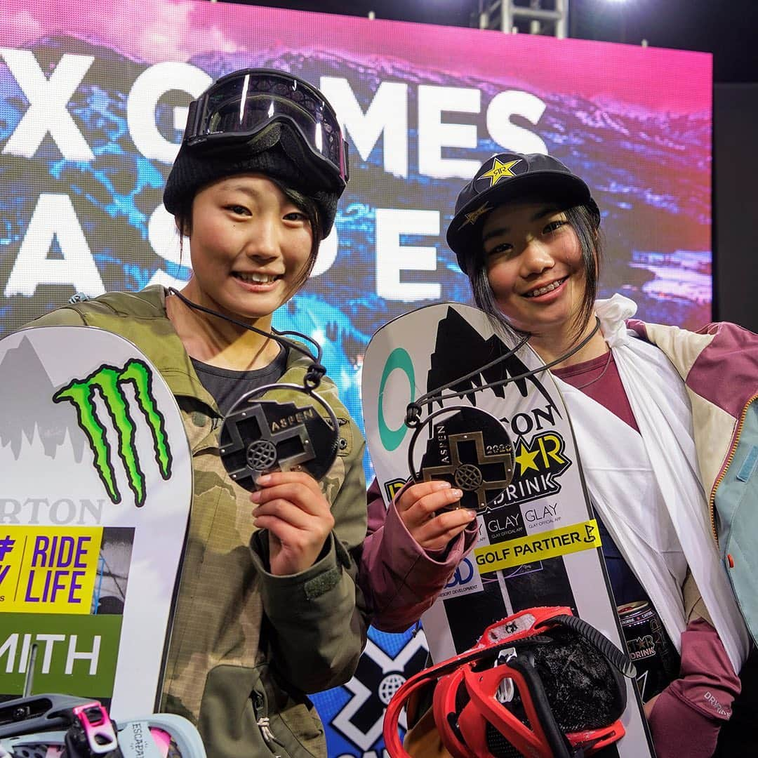 Burton Japanさんのインスタグラム写真 - (Burton JapanInstagram)「アメリカ・コロラド州で開催中のX Games Aspenにて、10代の女子2人がやってくれました！ 現地時間の昨日に行われた女子ビッグエアで、最低1080は回さないと表彰台に上がれないというハイレベルな戦いのなか、村瀬心椛が2位、岩渕麗楽が3位という素晴らしい結果を出してくれました。おめでとう！ ※コンテスト中に左肘を痛めてしまった麗楽ですが、大事には至らなかったようです。 #BurtonTeam #XGames」1月25日 11時09分 - burtonjapan